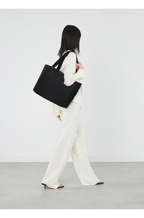 Lipault Lost In Berlin The Carry-Away  Black Lipault Lost In Berlin The Carry-Away  Black