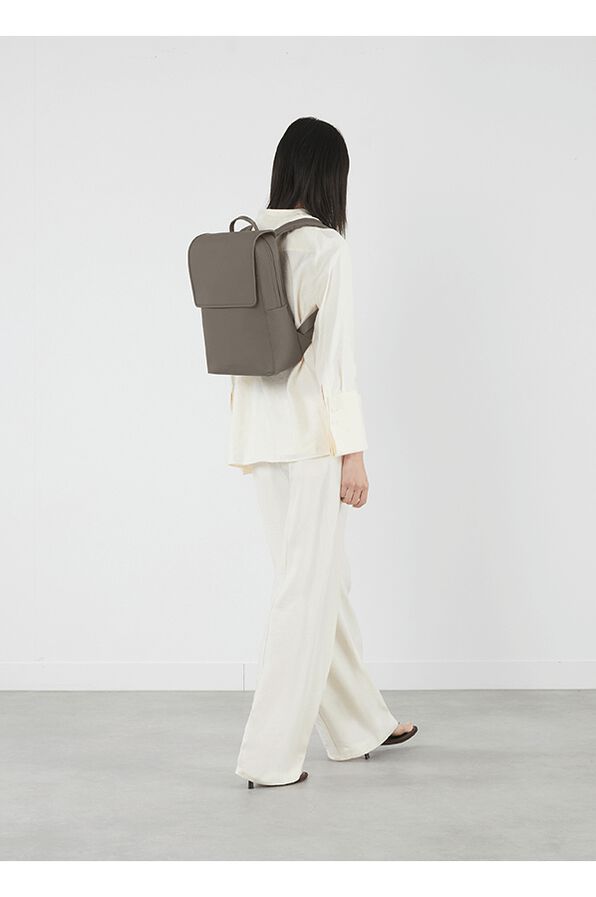Lipault Lost In Berlin Square Backpack 2.0  Ash Stone Lipault Lost In Berlin Square Backpack 2.0  Ash Stone