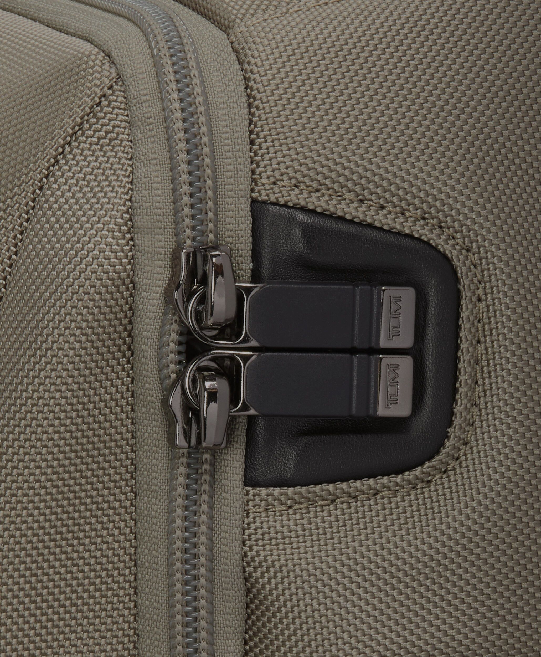 Alpha Tumi brief pack