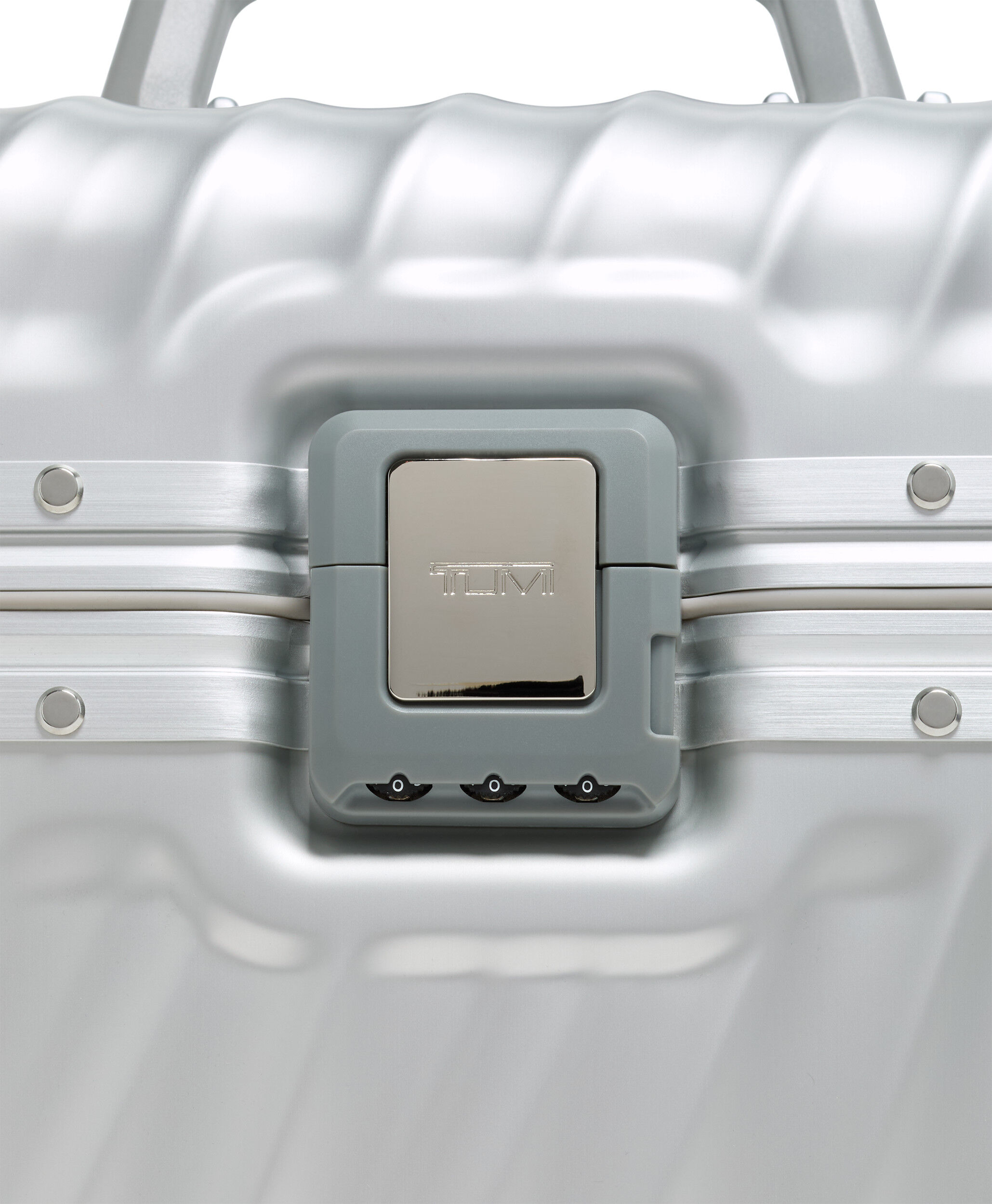 19 Degree Aluminium Beauty Case