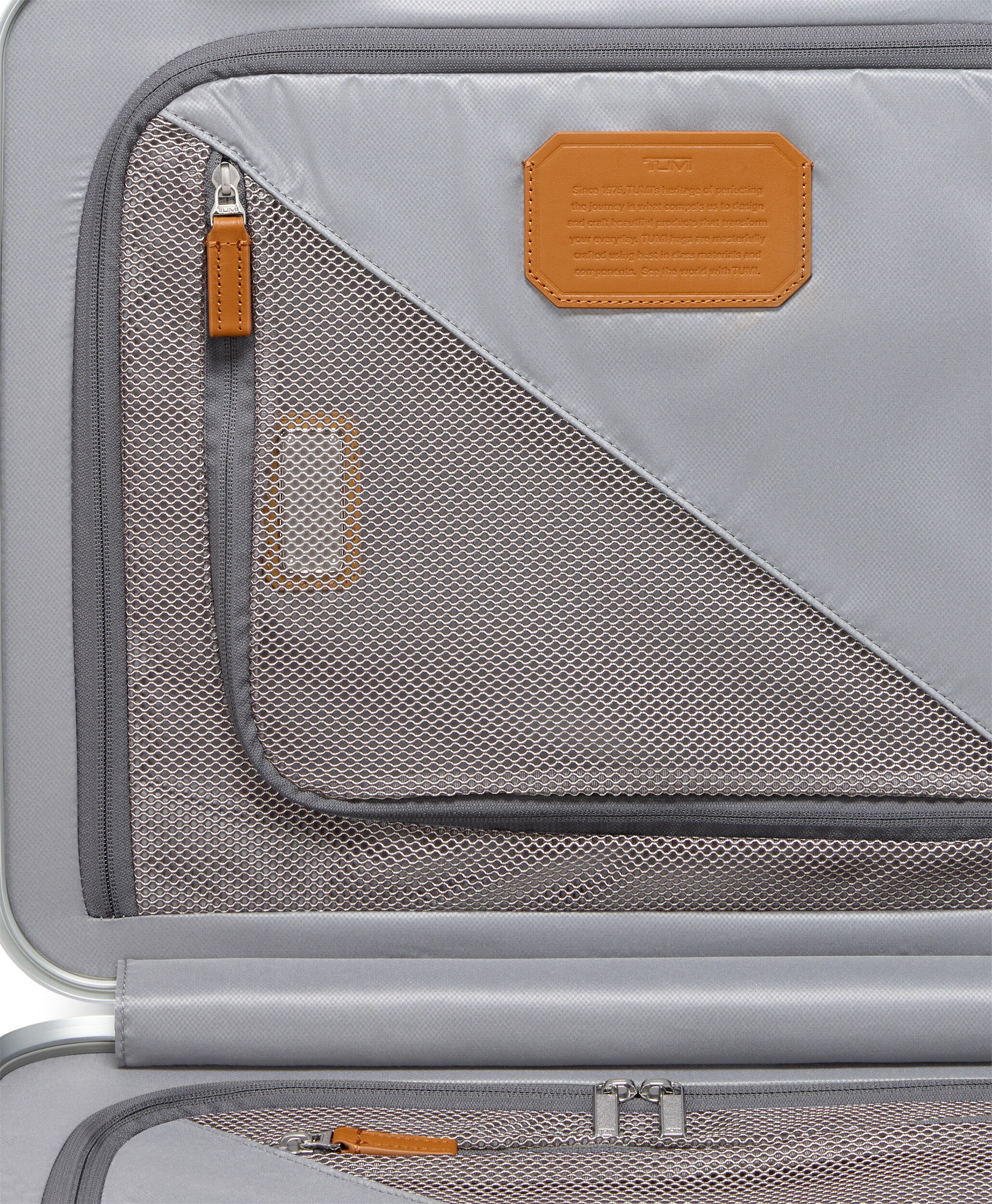 19 Degree Aluminium Trolley mit 4 Rollen 56 cm - Cont. | TUMI Handgep&auml;ck &ndash; Gro&szlig;